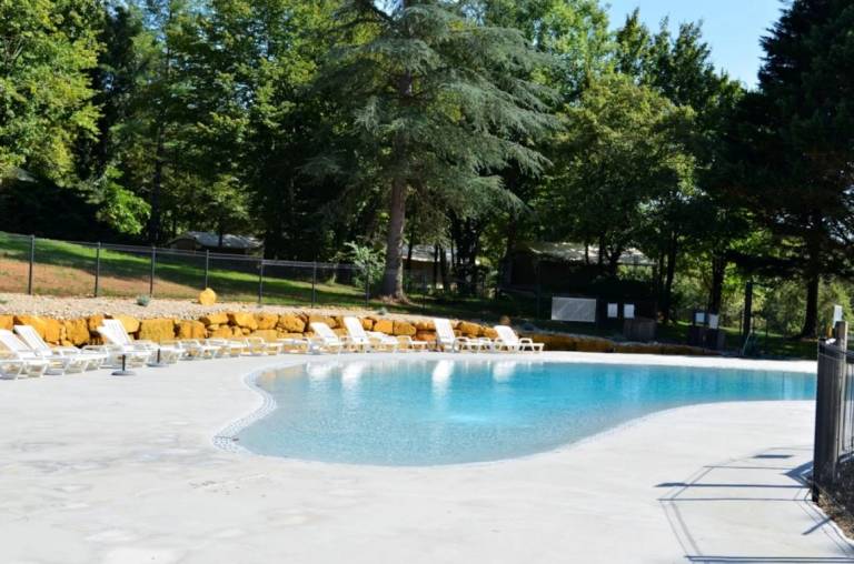 Chalet with heated pool in Bergerac
