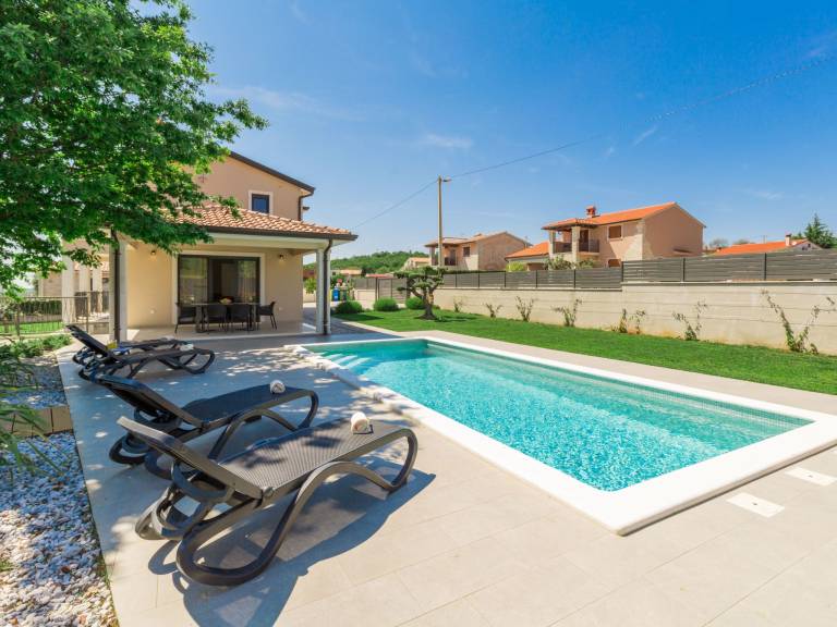 House with patio, BBQ & private pool — photo 2