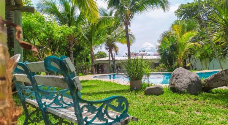 Villa with yard, terrace & private pool — photo 5
