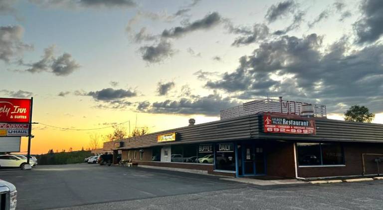Lively Inn and Suites — photo 4