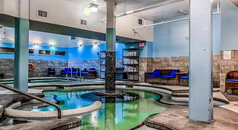 Marvellous Mountain Condo Pool & Hot Tub — photo 4