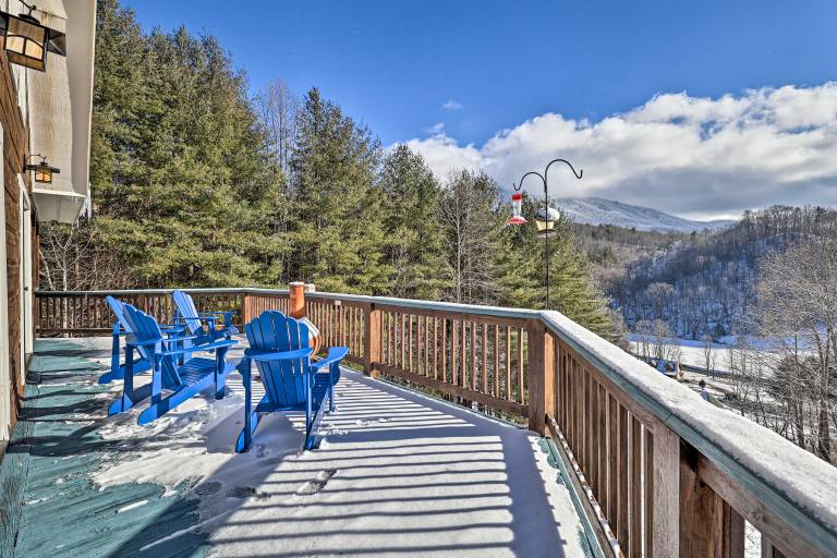 Quaint Creston Hideaway w Mtn Views & Hot Tub