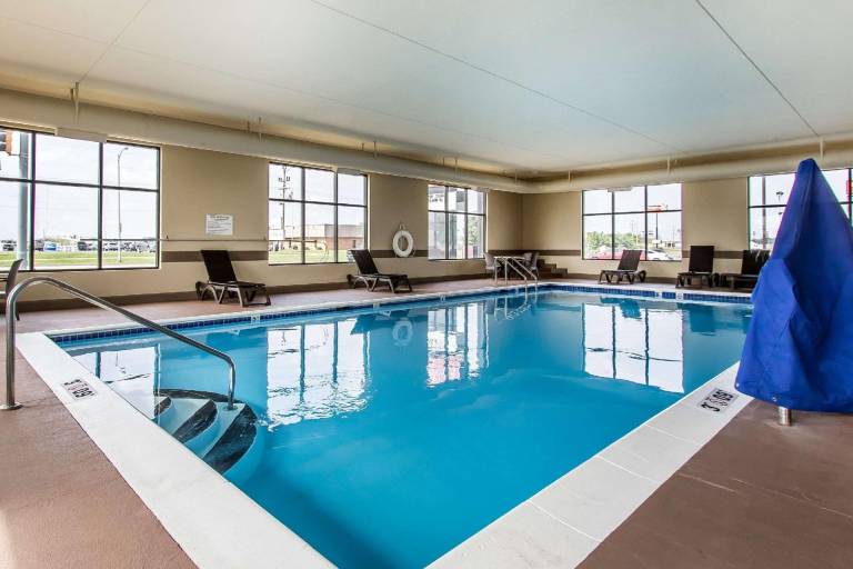 Comfort Suites Effingham Central — photo 3
