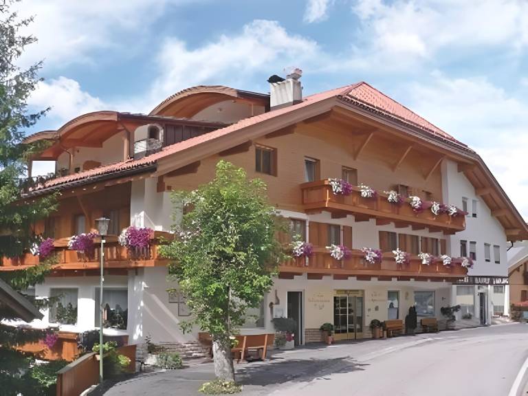 Hotel Alpenrose Dolomites in San Martino in Badia
