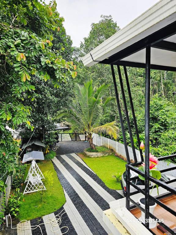 Farm with garden & patio in Sulthan Bathery
