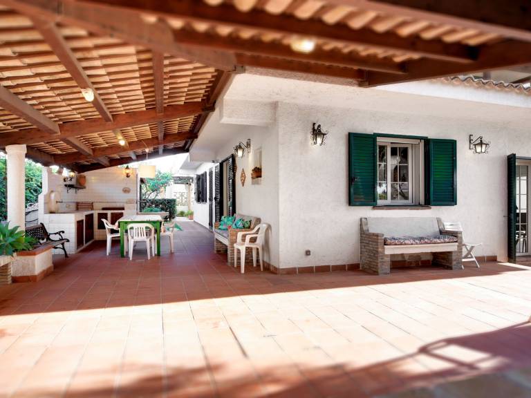 Fully equipped house with barbecue, yard & private pool | Perfect for remote work | Pets are welcome — photo 2