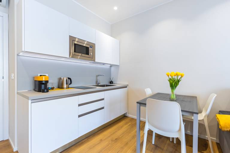 Holiday apartment with patio | City view — photo 4