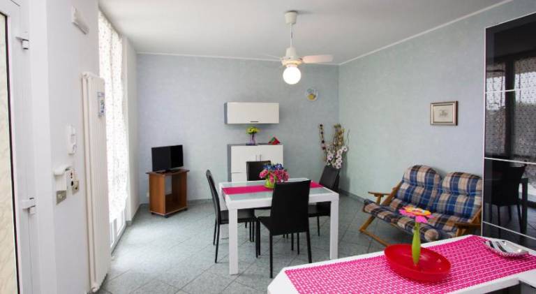 Apartment with garden & terrace — photo 5
