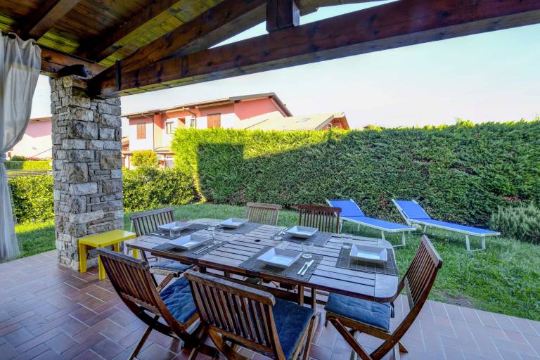 Chalet with yard, pool & barbecue — photo 2