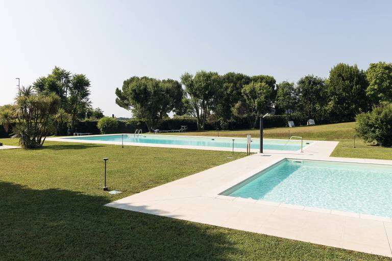 Wonderful apartment with yard, pool & terrace | Pet-friendly — photo 2