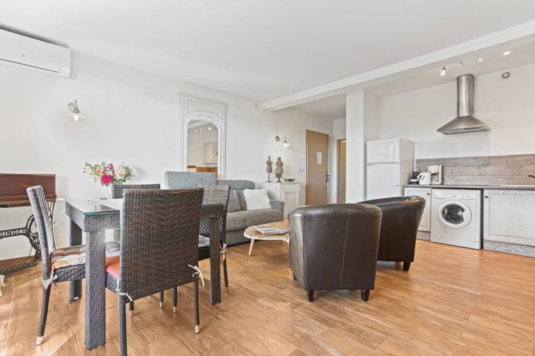 Cosy Apartment 'Le Mas Du Soleil' with Sea View, Wi-Fi and Air Conditioning — photo 5