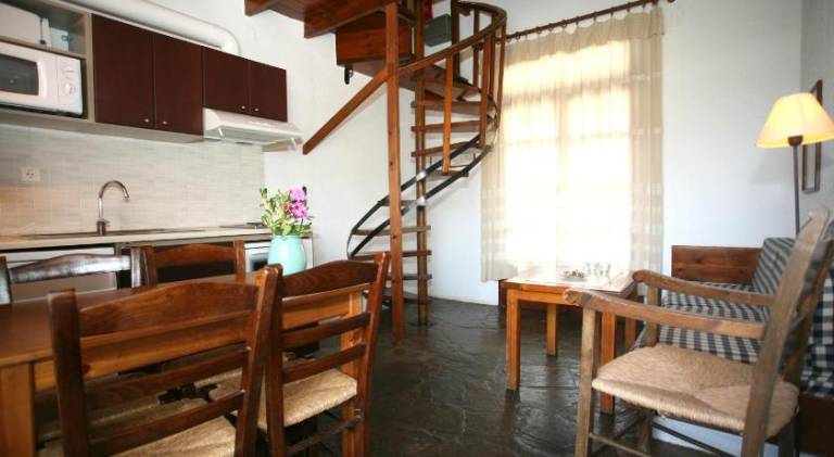 Serviced apartment with pool, hot tub & terrace — photo 3