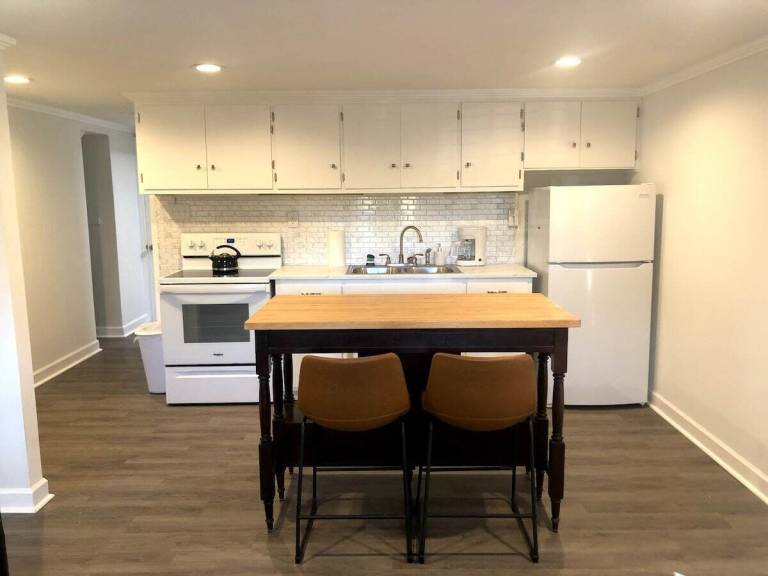 Apartment  Hickory