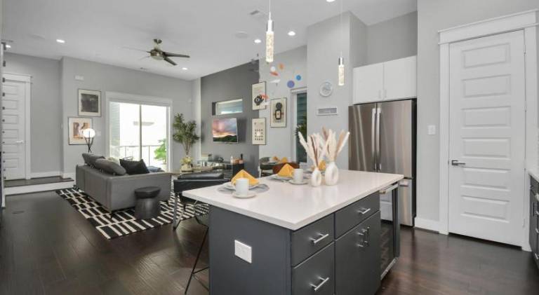 Fully equipped ample vacation home with patio | Perfect for remote work | Pet-friendly — photo 3