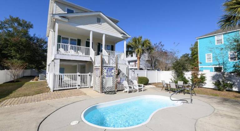 Vacation home with pool | Pets are welcome in Garden City, SC