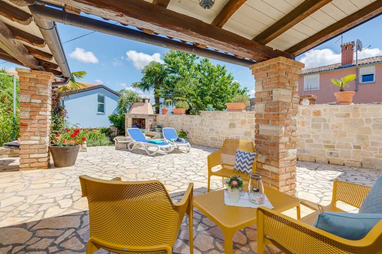 Lovely holiday apartment with terrace, garden & grill | Pets are welcome — photo 4