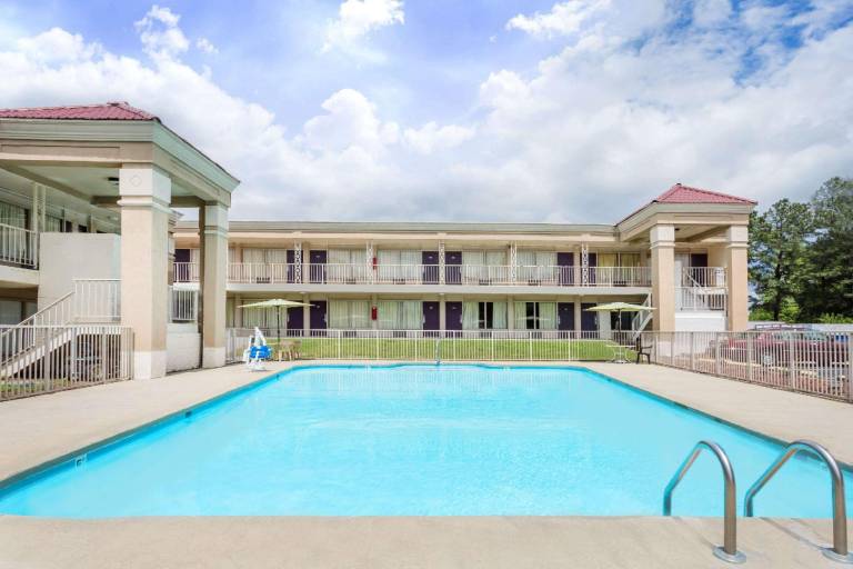 Days Inn by Wyndham Greensboro Airport — photo 2