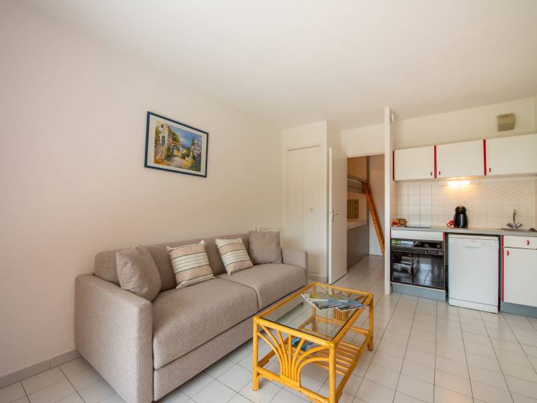 Fully equipped apartment with pool & patio | Pets allowed — photo 3