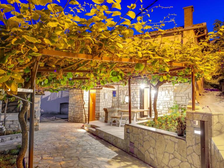 Fully equipped vacation home with garden, private pool & terrace | Pets allowed — photo 2