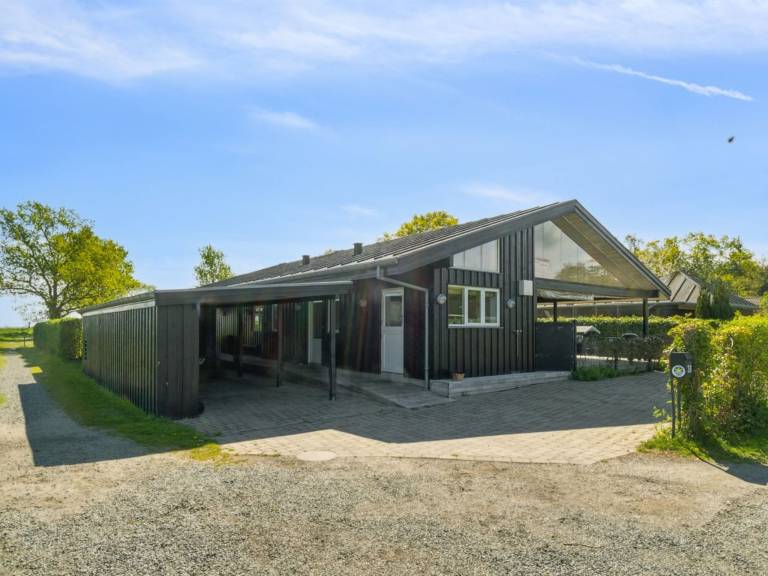 Family-friendly vacation home with barbeque, terrace & garden | Sea view | Pets allowed — photo 5