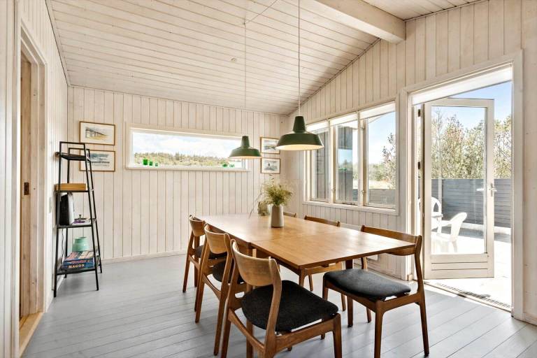 House with patio, BBQ & sauna | Pets allowed — photo 3