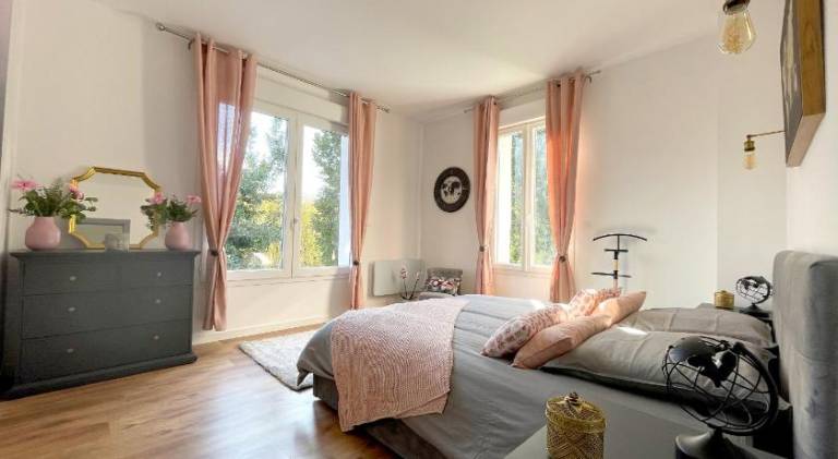 Rental apartment with terrace in Thiais