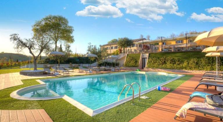 Child-friendly beautiful farm with pool, garden & barbecue | Dogs allowed in Camerano