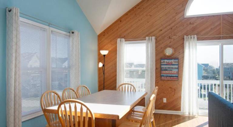 Pleasant vacation home with pool & jacuzzi | Close to the beach | Pets are welcome — photo 3