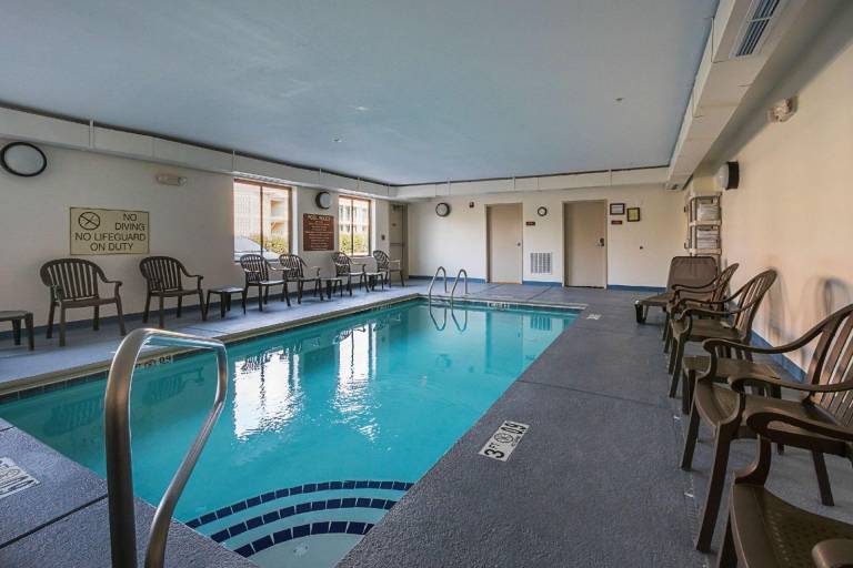 Sleep Inn & Suites Manchester near Arnold AFB — photo 5