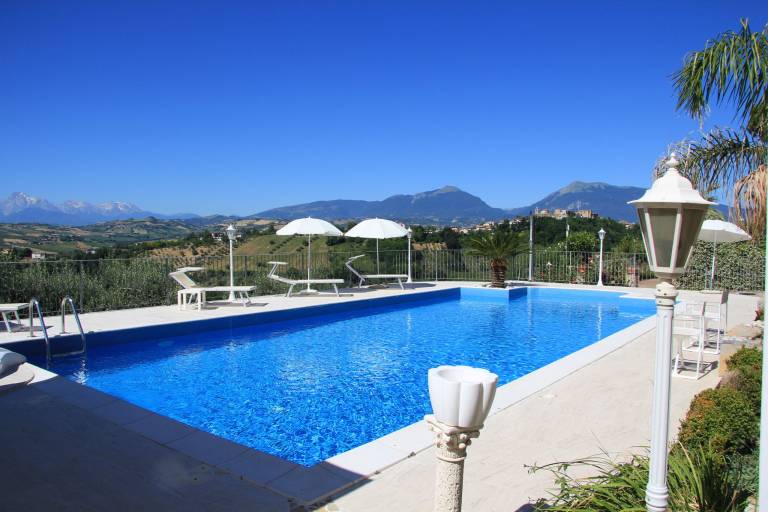 Cottage with pool, patio & grill | Nature view | Pets are welcome in Teramo
