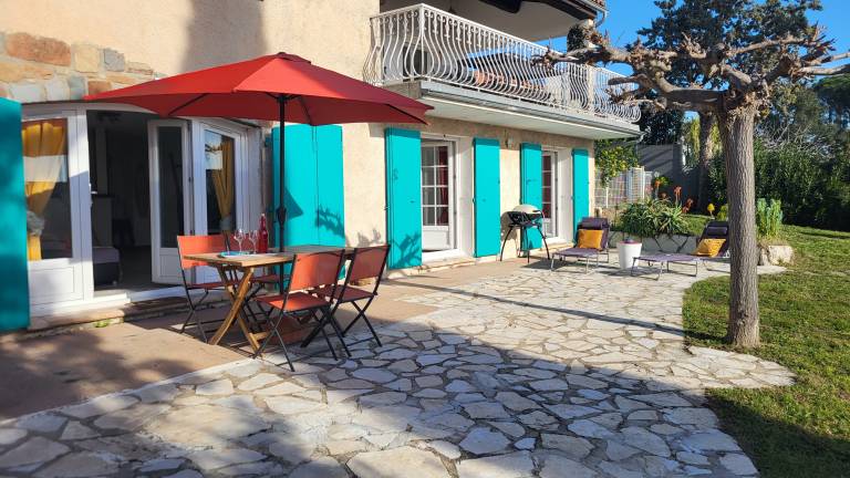 Apartment with grill, fast internet & garden | Garden view — photo 2
