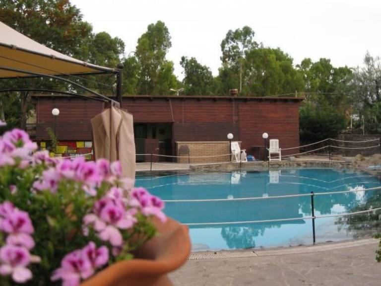 Rental apartment with pool in Syracuse