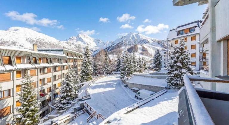 Rental apartment with 1 room for 4 persons in Sestriere
