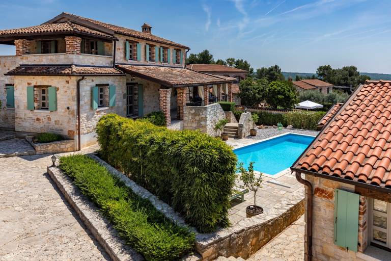 Villa with garden, private pool & terrace in Porec