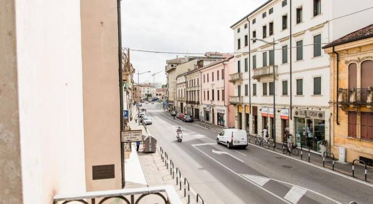 INTERO APPARTAMENTO nel cuore di VICENZA — photo 4