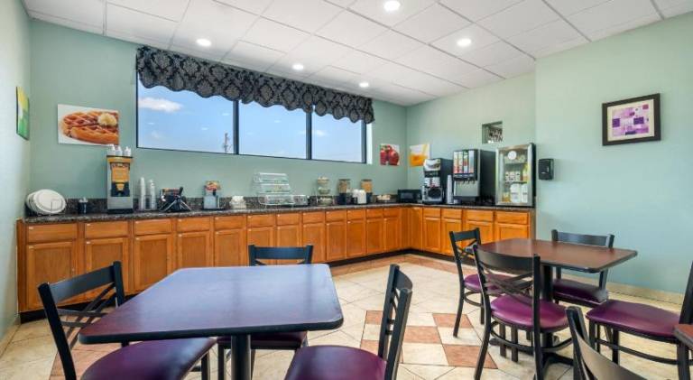 Quality Inn Chesapeake - Greenbrier — photo 4