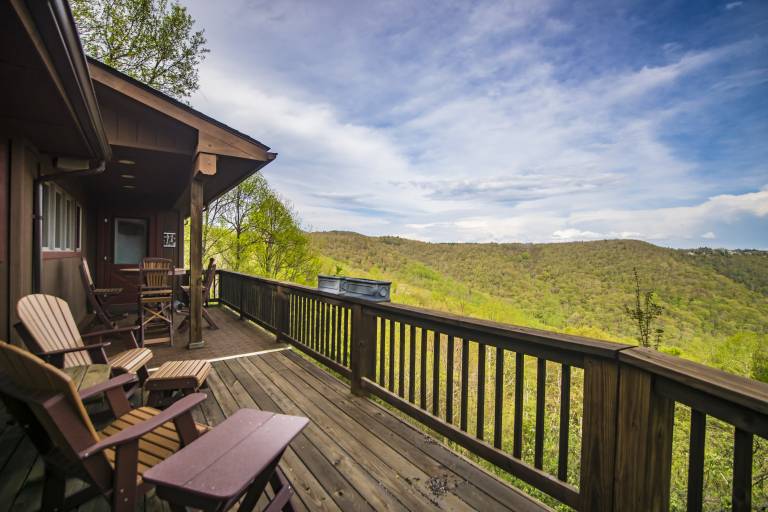 Vacation home with patio | Mountain view — photo 2