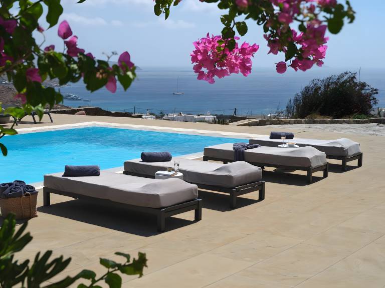 Villa with grill, fast internet & garden | Garden view — photo 3