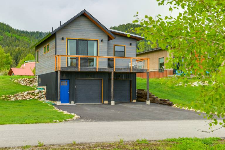 Quiet Alpine Hideaway w Panoramic Mountain Views