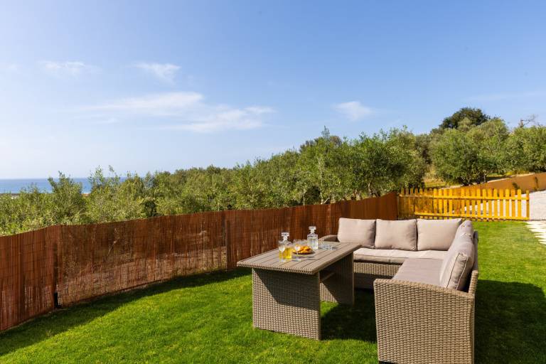 Holiday apartment with barbecue, garden & patio | Sea view — photo 5