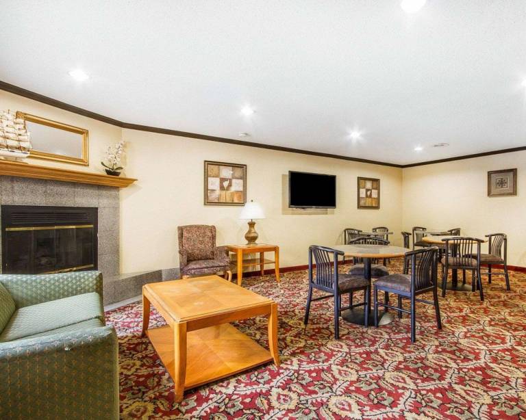 Rodeway Inn & Suites Madison East — photo 5