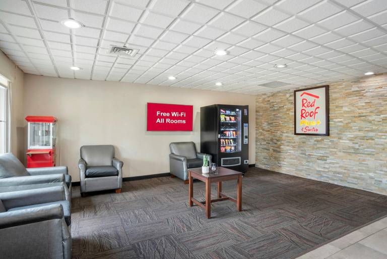 Red Roof PLUS & Suites Vicksburg — photo 4