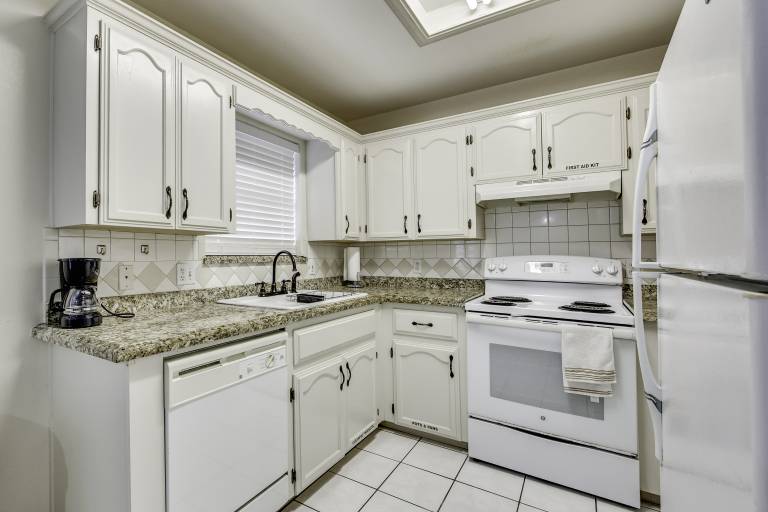 Pool Access & Work-Ready Comforts! Edinburg Apt — photo 2