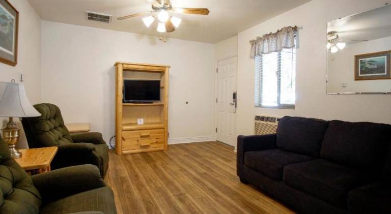 Green Gables Motel & Suites — photo 2