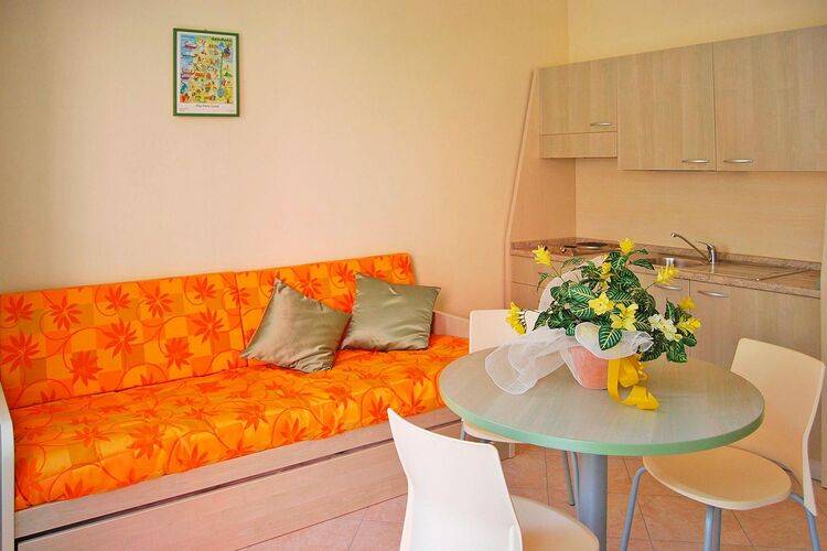 Rental apartment with yard & pool — photo 5