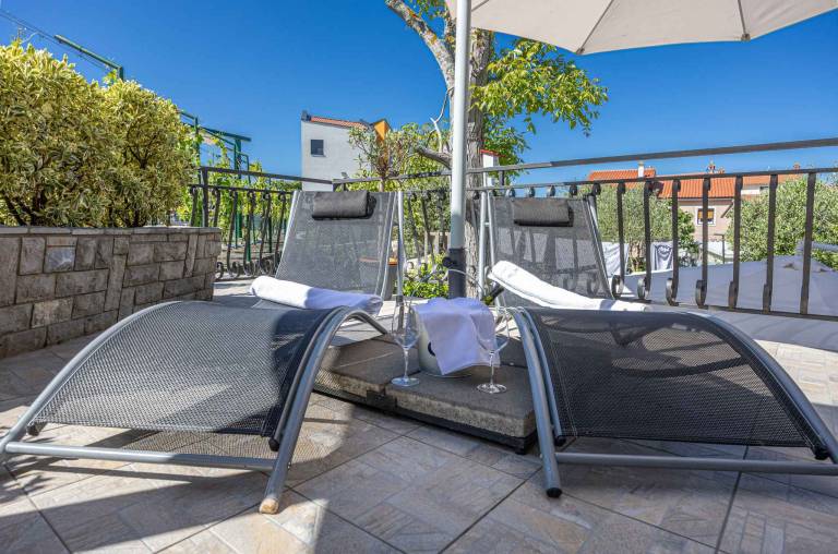 Holiday apartment with terrace and sea view — photo 2