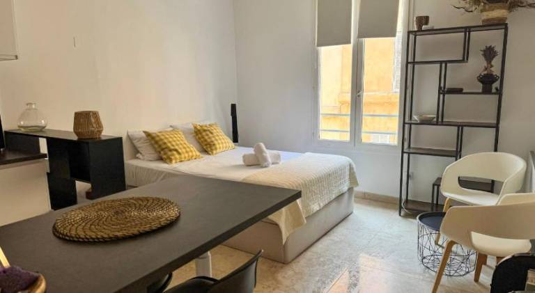 Holiday apartment with 1 room for 2 persons in Meyreuil