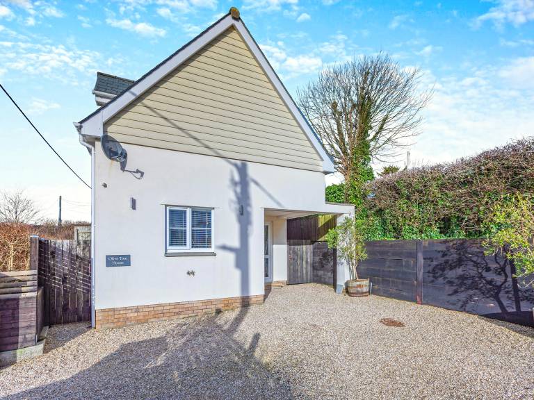 Cottage with garden | River view in Ilfracombe