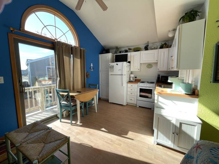 Condo | Beach view — photo 4