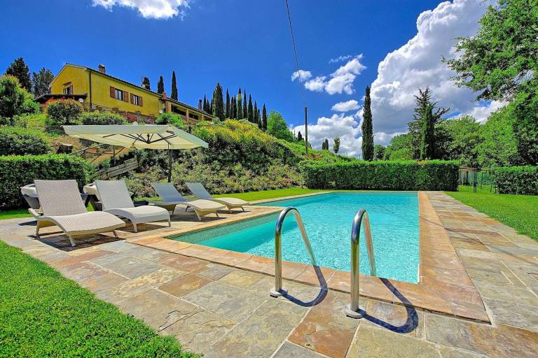Family-oriented villa with patio, private pool & barbeque | Perfect for remote work | Pets are welcome — photo 3